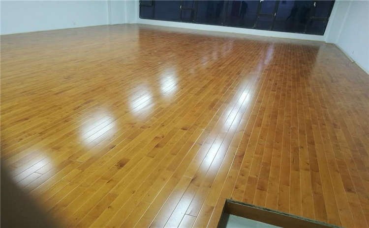 專業(yè)的體育館實木地板怎么翻新